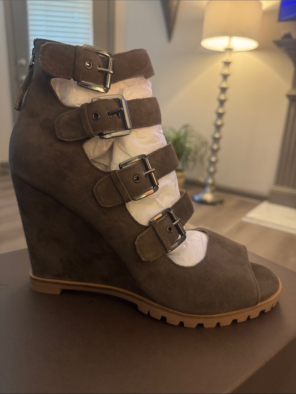 🔥Wisteria Buckle Wedge Sandal🔥BRAND NEW🔥
Linea Paolo Size 12